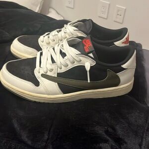 Travis Scott olives size 8 men’s or 9,5 women’s